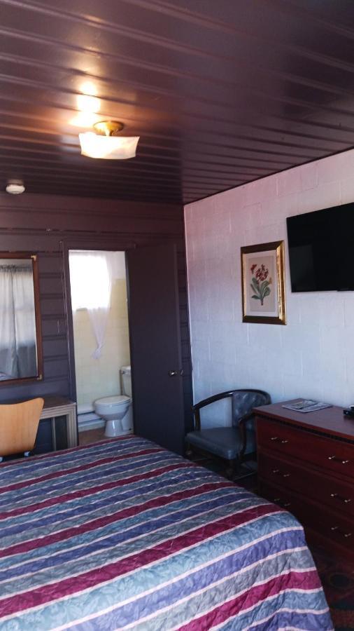 White Pine Motel Ely Bagian luar foto